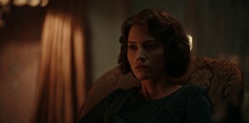 Movie still from “Guillermo del Toro's Cabinet of Curiosities” (2022), directed by Keith Thomas – A woman sitting in a chair looking at the camera; Close Up shot, Over the shoulder angle