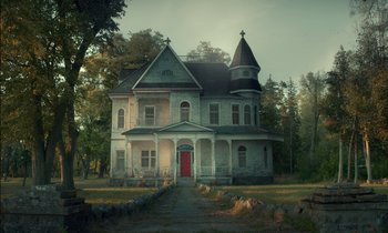 Movie still from “Guillermo del Toro's Cabinet of Curiosities” (2022), directed by Keith Thomas – An old house in the middle of the woods; Extreme Wide shot, Low angle