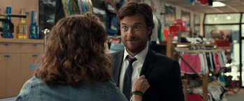 Movie still from “This Is Where I Leave You” (2014), directed by Shawn Levy – A man wearing a suit and tie talking to a woman in front of him; Close Up shot, Over the shoulder angle