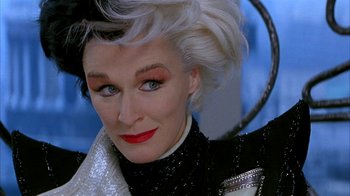 Movie still from “101 Dalmatians” (1996), directed by Stephen Herek – An older woman with white hair and red lipstick; Close Up shot, Over the shoulder angle