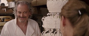 Movie still from “27 Dresses” (2008), directed by Anne Fletcher – A man in a white shirt is talking to a man in a white suit; Close Up shot, Over the shoulder angle
