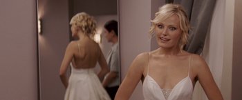 Movie still from “27 Dresses” (2008), directed by Anne Fletcher – A woman in a wedding dress in front of a mirror; Medium shot, Over the shoulder angle