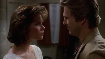 Movie still from “8 Million Ways to Die” (1986), directed by Hal Ashby – A man and a woman face to face in front of each other; Close Up shot, Over the shoulder angle