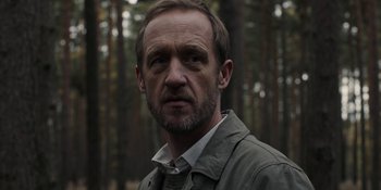 Movie still from “Dark” (2017), created by Baran bo Odar – Close Up shot, Over the shoulder angle