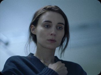 Movie still from “A Ghost Story” (2017), directed by David Lowery – A person wearing a sweater; Close Up shot, Over the shoulder angle
