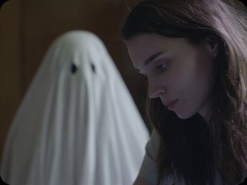 Movie still from “A Ghost Story” (2017), directed by David Lowery – A woman looking at a ghost on a computer screen; Close Up shot, Over the shoulder angle