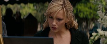Movie still from “A Nightmare on Elm Street” (2010), directed by Samuel Bayer – A woman looking at a computer screen outside; Close Up shot, Over the shoulder angle