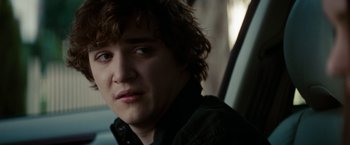 Movie still from “A Nightmare on Elm Street” (2010), directed by Samuel Bayer – A person wearing a black shirt; Close Up shot, Over the shoulder angle