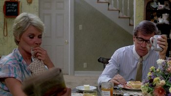 Movie still from “A Nightmare on Elm Street 2: Freddy's Revenge” (1985), directed by Jack Sholder – A man and a woman sitting at a table eating pizza; Medium shot, Over the shoulder angle