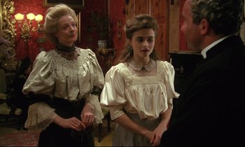 Movie still from “A Room with a View” (1985), directed by James Ivory – A woman and a young girl standing next to each other; Medium shot, Over the shoulder angle