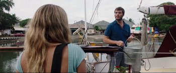 Movie still from “Adrift” (2018), directed by Baltasar Kormákur – A man and a woman standing next to each other on a boat; Medium shot, Over the shoulder angle