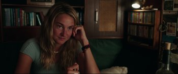 Movie still from “Adrift” (2018), directed by Baltasar Kormákur – A beautiful young woman sitting on a couch; Close Up shot, Over the shoulder angle