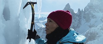 Movie still from “Alien vs. Predator” (2004), directed by Paul W.S. Anderson – A woman in a red hat holding a ski pole; Close Up shot, Low angle