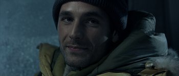 Movie still from “Alien vs. Predator” (2004), directed by Paul W.S. Anderson – A person wearing a jacket and a hat; Close Up shot, Over the shoulder angle