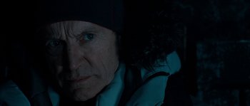 Movie still from “Alien vs. Predator” (2004), directed by Paul W.S. Anderson – An older man wearing a black hat and a blue jacket; Close Up shot, Low angle