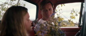 Movie still from “American Pastoral” (2016), directed by Ewan McGregor – A man and a woman sitting in a car; Close Up shot, Over the shoulder angle