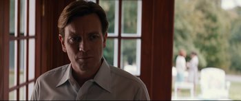 Movie still from “American Pastoral” (2016), directed by Ewan McGregor – A person wearing a white shirt; Close Up shot, Over the shoulder angle