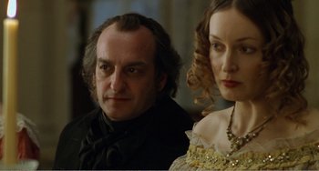 Movie still from “Amistad” (1997), directed by Steven Spielberg – A man and a woman sitting next to each other; Close Up shot, Over the shoulder angle