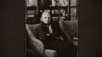 Movie still from “Angst” (1983), directed by Gerald Kargl – An older woman sitting on a couch in a room; Close Up shot, High angle