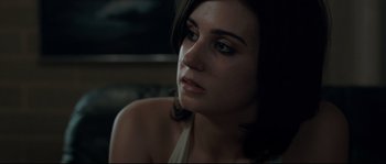 Movie still from “Animal Kingdom” (2010), directed by David Michôd – A person sitting in front of a window; Close Up shot, Over the shoulder angle