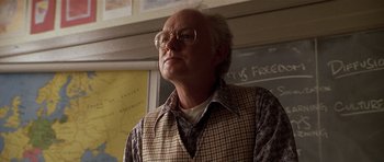 Movie still from “Apt Pupil” (1998), directed by Bryan Singer – An older man wearing glasses and a checkered shirt; Close Up shot, Low angle