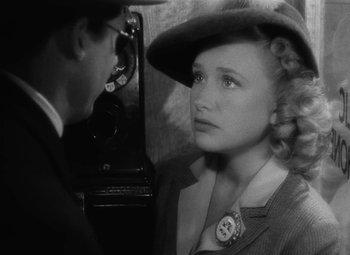 Movie still from “Arsenic and Old Lace” (1944), directed by Frank Capra – A man and a woman are looking at each other; Close Up shot, Over the shoulder angle