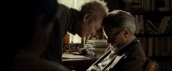 Movie still from “August: Osage County” (2013), directed by John Wells – Two people looking at each other in a living room; Close Up shot, Over the shoulder angle