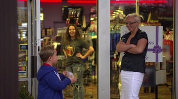 Movie still from “Jackass Presents: Bad Grandpa” (2013), directed by Jeff Tremaine – Two women and a young boy in front of a store window; Medium shot, Over the shoulder angle