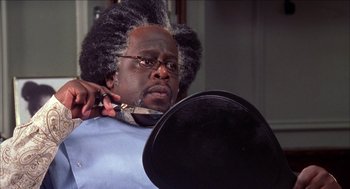 Movie still from “Barbershop 2: Back in Business” (2004), directed by Kevin Rodney Sullivan – A man that is cutting someones hair in a room; Close Up shot, Over the shoulder angle