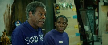 Movie still from “Be Kind Rewind” (2008), directed by Michel Gondry – Two men standing next to each other in front of a wall; Close Up shot, Over the shoulder angle