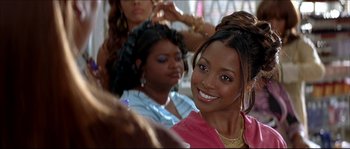 Movie still from “Beauty Shop” (2005), directed by Bille Woodruff – A group of women sitting in front of each other; Close Up shot, Over the shoulder angle