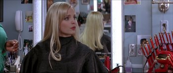 Movie still from “Beauty Shop” (2005), directed by Bille Woodruff – A woman sitting in front of a mirror in a hair salon; Close Up shot, Over the shoulder angle