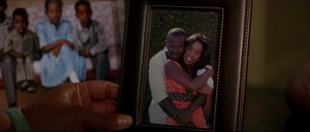 Movie still from “Beauty Shop” (2005), directed by Bille Woodruff – A picture of a man and a woman hugging; Extreme Close Up shot, High angle