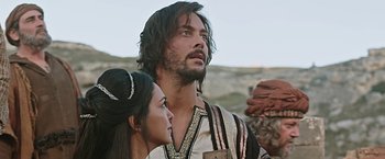 Movie still from “Ben-Hur” (2016), directed by Timur Bekmambetov – A man and a woman looking into the distance; Close Up shot, Over the shoulder angle
