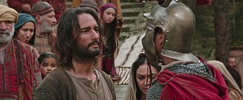 Movie still from “Ben-Hur” (2016), directed by Timur Bekmambetov – A group of people standing next to each other on a street; Close Up shot, Over the shoulder angle