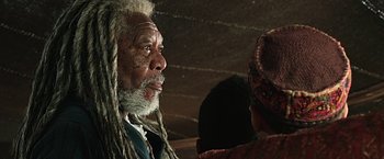 Movie still from “Ben-Hur” (2016), directed by Timur Bekmambetov – An older man with dreadlocks talking to a woman; Close Up shot, Over the shoulder angle