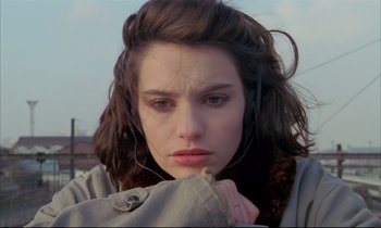 Movie still from “Betty Blue” (1986), directed by Jean-Jacques Beineix – A person holding a jacket over their shoulder; Close Up shot, High angle
