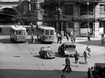 Movie still from “Bicycle Thieves” (1948), directed by Vittorio De Sica – A black and white photo of a busy city street; Extreme Wide shot, High angle