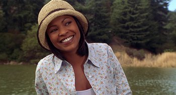 Movie still from “Big Momma's House” (2000), directed by Raja Gosnell – A woman wearing a straw hat smiling for the camera; Close Up shot, High angle