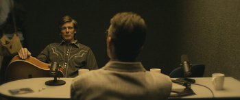 Movie still from “Blaze” (2018), directed by Ethan Hawke – Two men are sitting in front of a mirror; Medium shot, Over the shoulder angle