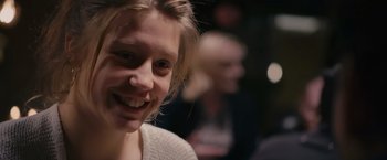Movie still from “Blue Is the Warmest Colour” (2013), directed by Abdellatif Kechiche – A person smiling at the camera; Close Up shot, Over the shoulder angle