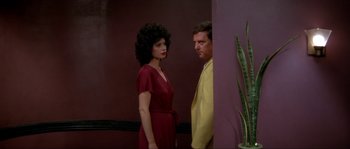 Movie still from “Blue Velvet” (1986), directed by David Lynch – A man and a woman standing next to each other; Medium shot, Over the shoulder angle