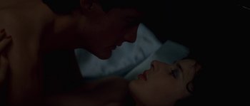 Movie still from “Blue Velvet” (1986), directed by David Lynch – A man and a woman laying in a bed together; Close Up shot, Overhead angle