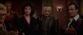 Movie still from “Blue Velvet” (1986), directed by David Lynch – A man and a woman standing next to each other in a room; Medium shot, Over the shoulder angle