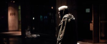 Movie still from “Bringing Out the Dead” (1999), directed by Martin Scorsese – A man with a beard and a hooded jacket; Medium shot, Over the shoulder angle