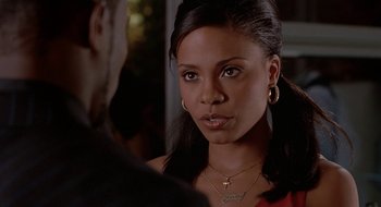 Movie still from “Brown Sugar” (2002), directed by Rick Famuyiwa – A woman that is talking to a man; Close Up shot, Over the shoulder angle