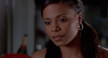 Movie still from “Brown Sugar” (2002), directed by Rick Famuyiwa – A person wearing a necklace; Close Up shot, Over the shoulder angle