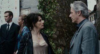 Movie still from “Certified Copy” (2010), directed by Abbas Kiarostami – A man and a woman talking to each other outside; Medium shot, Over the shoulder angle