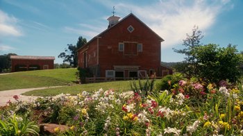 Movie still from “Charlotte's Web” (2006), directed by Gary Winick – A red barn sitting on top of a green field; Extreme Wide shot, Low angle