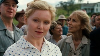 Movie still from “Charlotte's Web” (2006), directed by Gary Winick – A woman in a crowd of people looking at the camera; Close Up shot, Over the shoulder angle